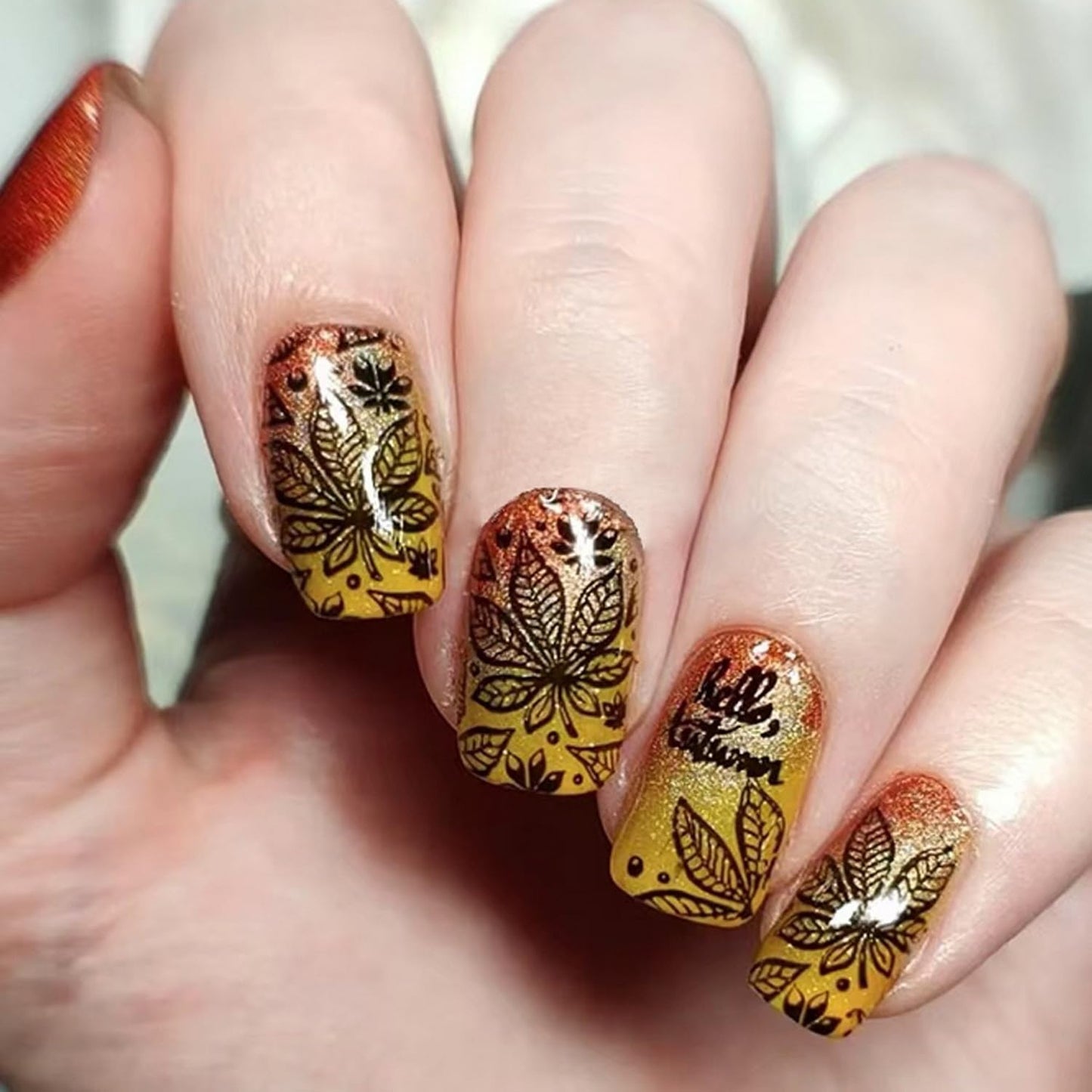 Short Almond Press on Nails Fall Fake Nails Sparkly False Nail with Gold Leaf Designs Autumn Wine Red Glossy Full Cover Acrylic Stick on Nail for Women Nail Art Decor 24 Pcs