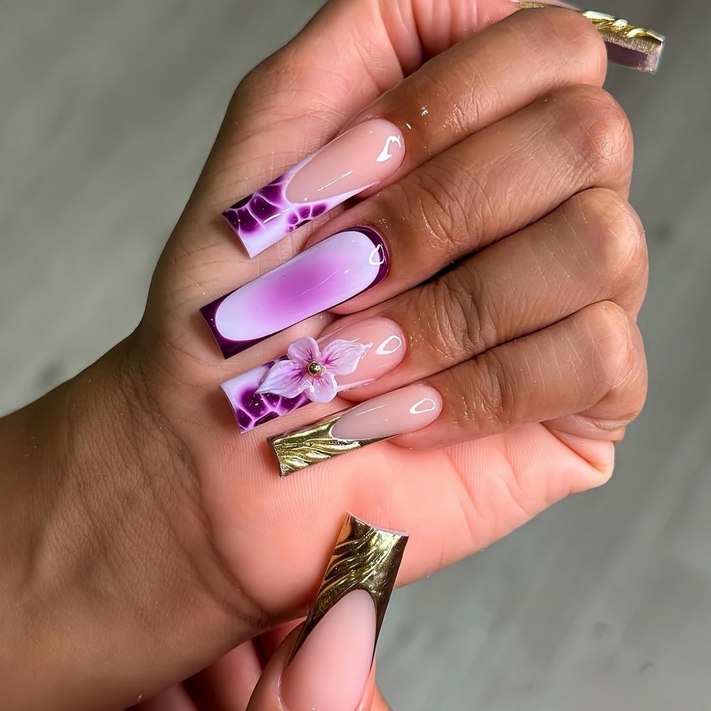 Short Almond Press on Nails Fall Fake Nails Sparkly False Nail with Gold Leaf Designs Autumn Wine Red Glossy Full Cover Acrylic Stick on Nail for Women Nail Art Decor 24 Pcs