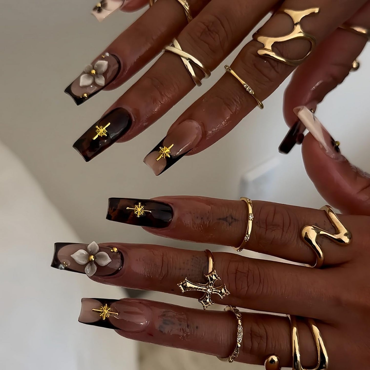 Short Almond Press on Nails Fall Fake Nails Sparkly False Nail with Gold Leaf Designs Autumn Wine Red Glossy Full Cover Acrylic Stick on Nail for Women Nail Art Decor 24 Pcs
