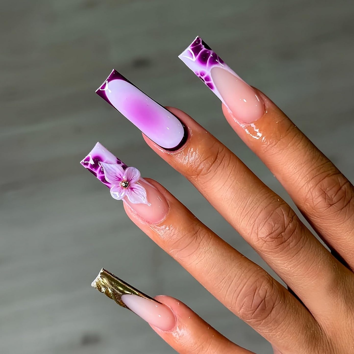 Short Almond Press on Nails Fall Fake Nails Sparkly False Nail with Gold Leaf Designs Autumn Wine Red Glossy Full Cover Acrylic Stick on Nail for Women Nail Art Decor 24 Pcs