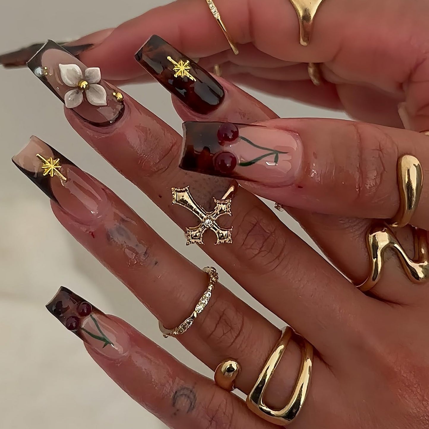 Short Almond Press on Nails Fall Fake Nails Sparkly False Nail with Gold Leaf Designs Autumn Wine Red Glossy Full Cover Acrylic Stick on Nail for Women Nail Art Decor 24 Pcs